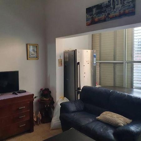 רחובות 2 Bedroom Apartment In Batiya Makov Shared Rooms מראה חיצוני תמונה